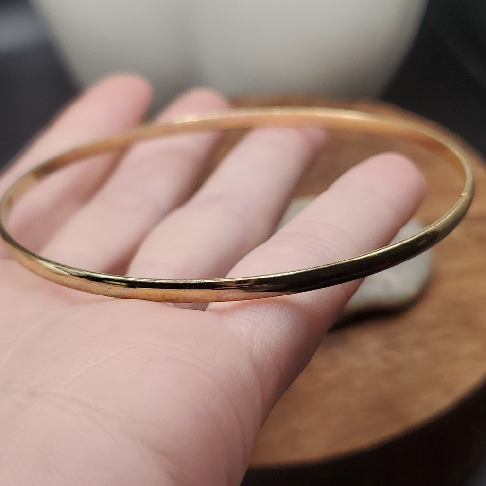 B2713 gold tone saucer bracelet - Picture 2 of 2